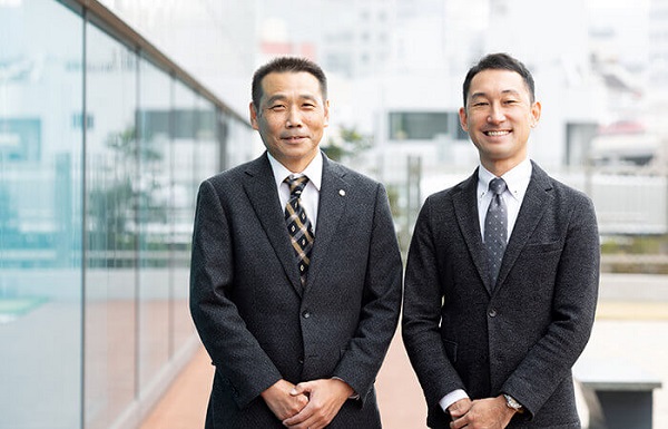 Takaši Jamasaki (levo) i Masaja Harita iz grupe za rešenja za stambene komplekse kompanije Daiwa House Industry. Ljubaznošću Daiwa House.