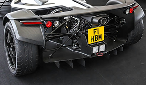 mono superautomobil pozadi