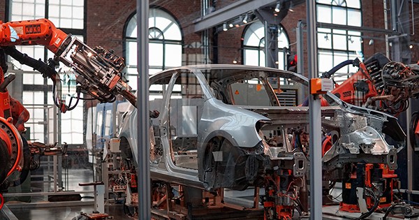 Digitalna fabrika doprinosi ubrzanom plasiranju proizvoda na tržište, čini proizvodnju efikasnijom i prilagođava se potražnji.