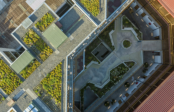 Pogled iz vazduha na dva kompleksa Matta Sur. Ljubaznošću Arje Kornfild i Luis Vidal + architects.