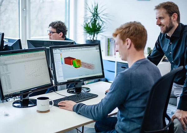 U softveru Fusion 360, inženjeri simuliraju digitalne prototipe kutije i njene komponente, koje mogu da dele, revidiraju i o njima diskutuju sa kolegama i spoljnim partnerima u cloud-u. Ljubaznošću Tec4Med.