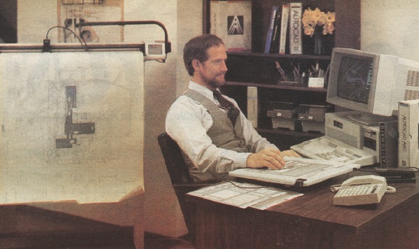 Čovek koristi AutoCAD 2.6 za digitalizaciju crteža školske zgrade 1987. godine; slika sa Wikipedije.