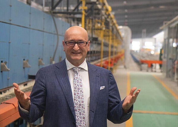 Aleks Koszo, osnivač kompanije Vecor, keramičku industriju okreće naglavačke potpunim premišljanjem proizvodnih procesa. Vecor posluje u Australiji, Kini, Indiji, Italiji i Filipinima. Ljubaznošću kompanije Vecor.