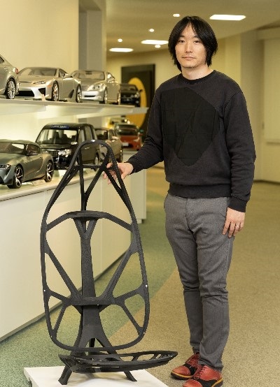 Šinsuke Omori, projektni menadžer u odeljku za dizajn enterijera odeljenja za vizuelni dizajn kompanije Toyota Motor Corporation. Ljubaznošću kompanije Toyota.