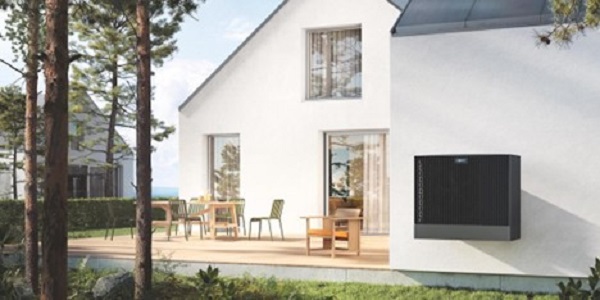  Toplotne pumpe koriste vazduh, geotermalnu toplotu ili podzemnu vodu kao toplotne izvore i pretvaraju ih u energiju korišćenjem rashladnih sredstava i električne energije. Ljubaznošću kompanije Viessmann.